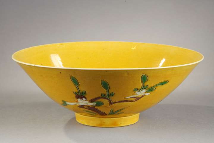 Chinese yellow-ground 'brinjal' biscuit bowl
